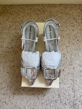 Anne Klein Silver Metallic Slingback Kitten Heels Pointed Toe Dress Shoes Size 6